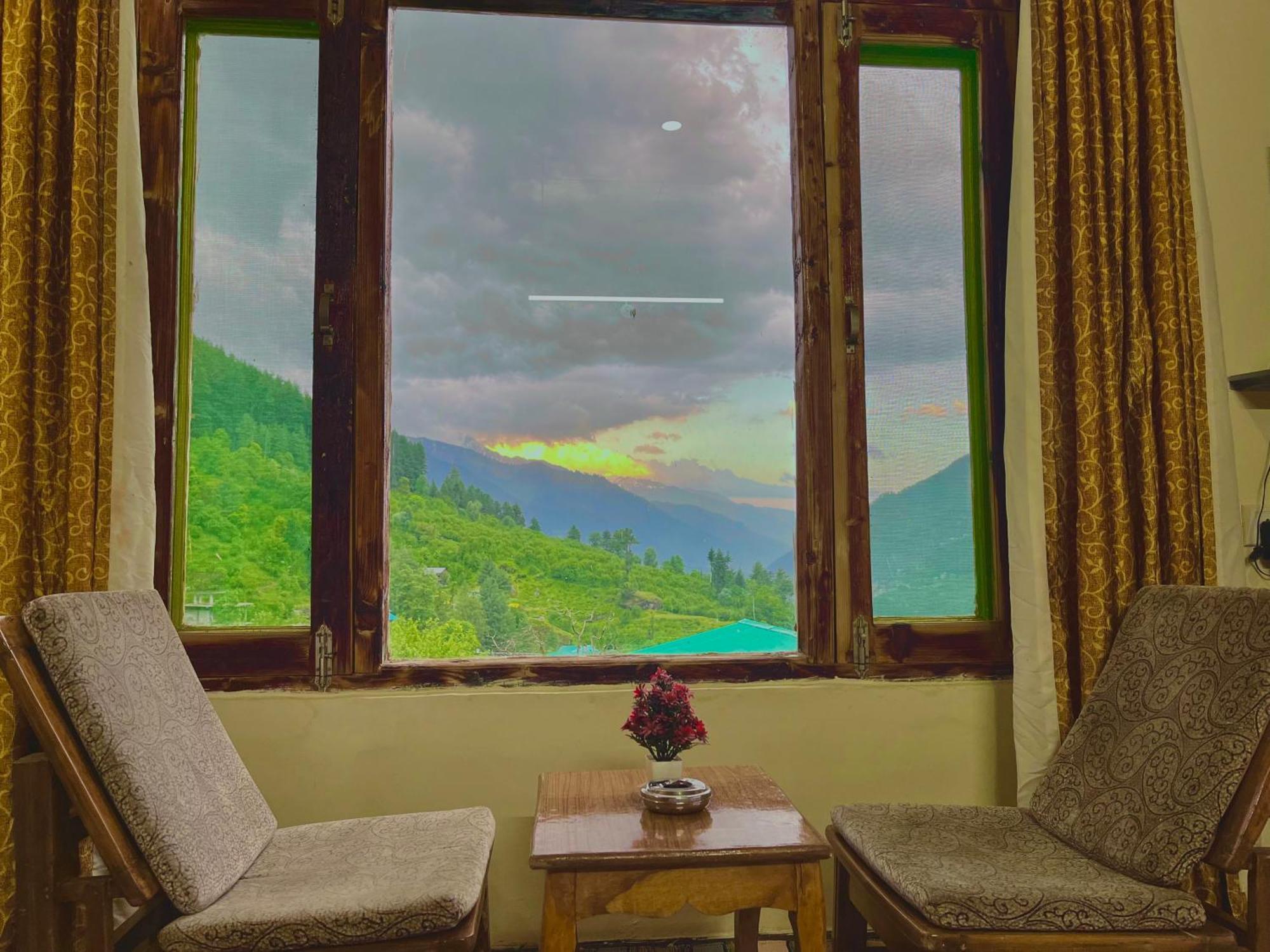 Bentenwood - A Beutiful Scenic Mountain & River View Manali (Himachal Pradesh)